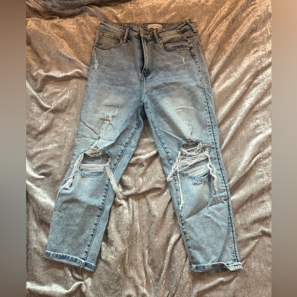 Risen distressed jeans. Size 11/30